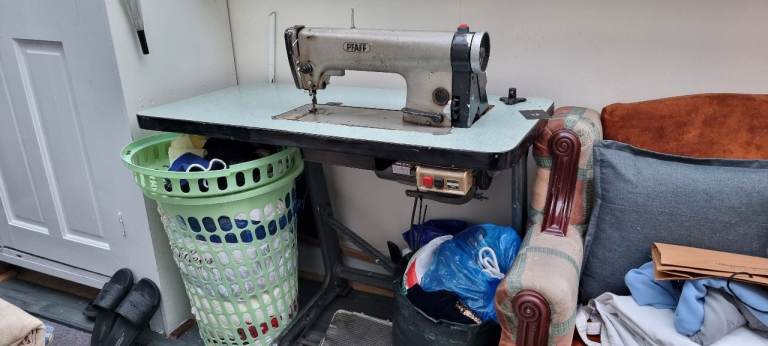 Industrial sewing machine 