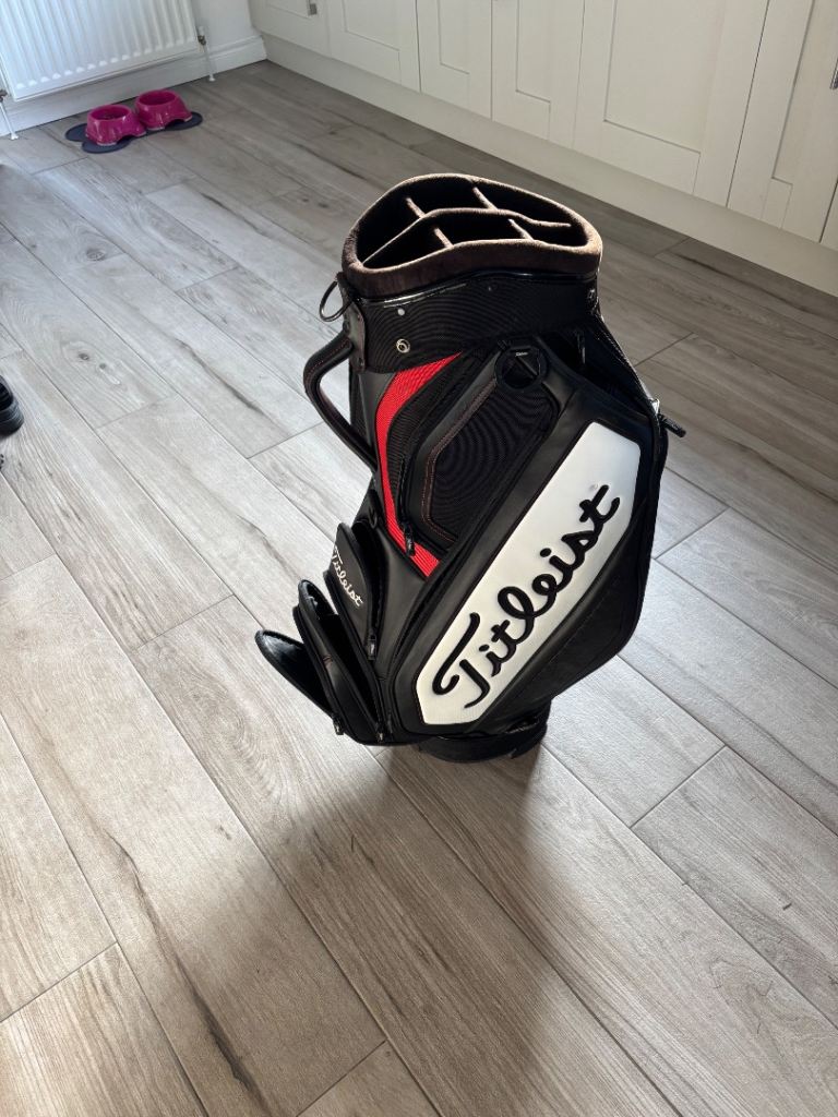 Titleist midsize tour / cart / staff bag