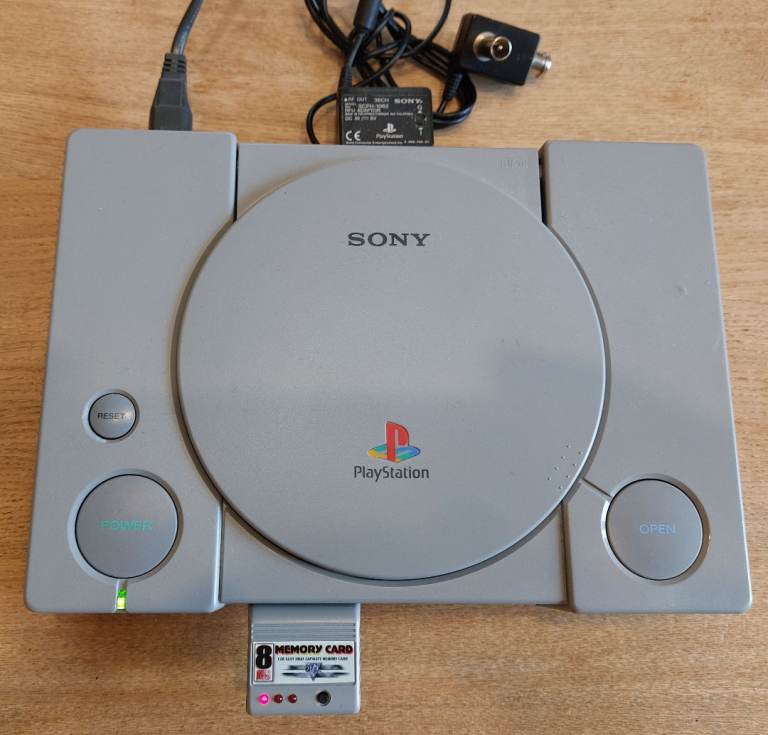  Playstation One (PS1) console with 2 controllers and memory card