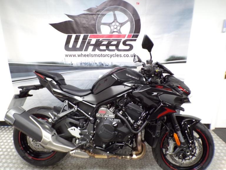 2025 KAWASAKI ZH2 WITH ONLY 1245 MILES FROM NEW