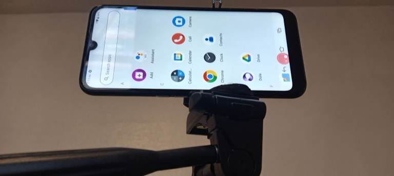 Smartphone Android with Google Apps – Good Condition