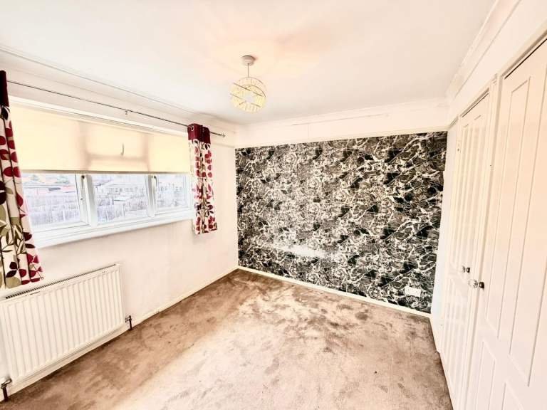 3 bed semi-detached house to rent