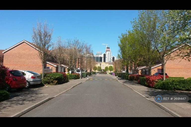 1 bedroom flat in Telegraph Place, London, E14 (1 bed) (#2691447)