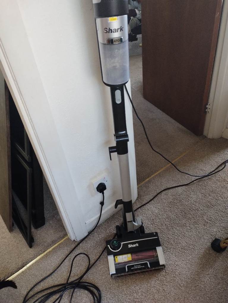 Shark stratos vacuum cleaner worth £250