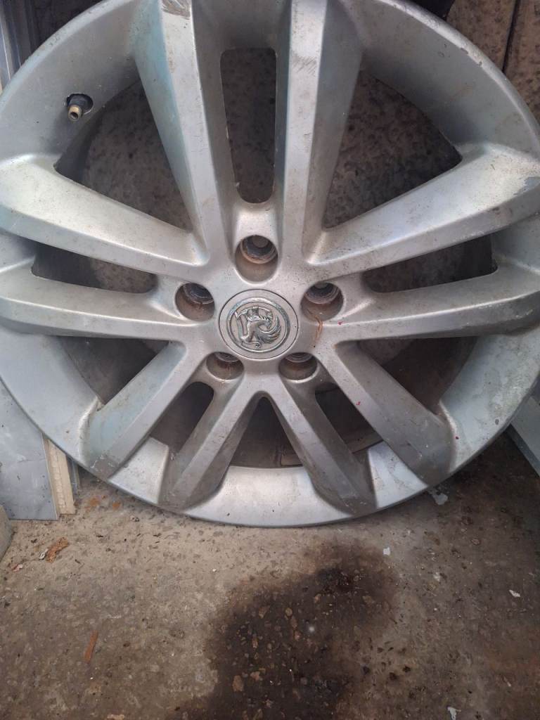 Aluminium wheel off vauxhall vectra 