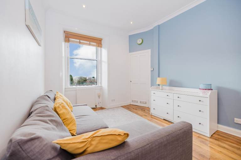 Spacious, 1 bedroom, furnished flat in Slateford – available NOW!