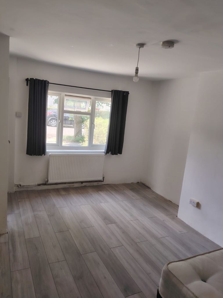 EN- SUITE room in Thornton Heath. Inclusive of all bills £900pcm. CR7 8AG.