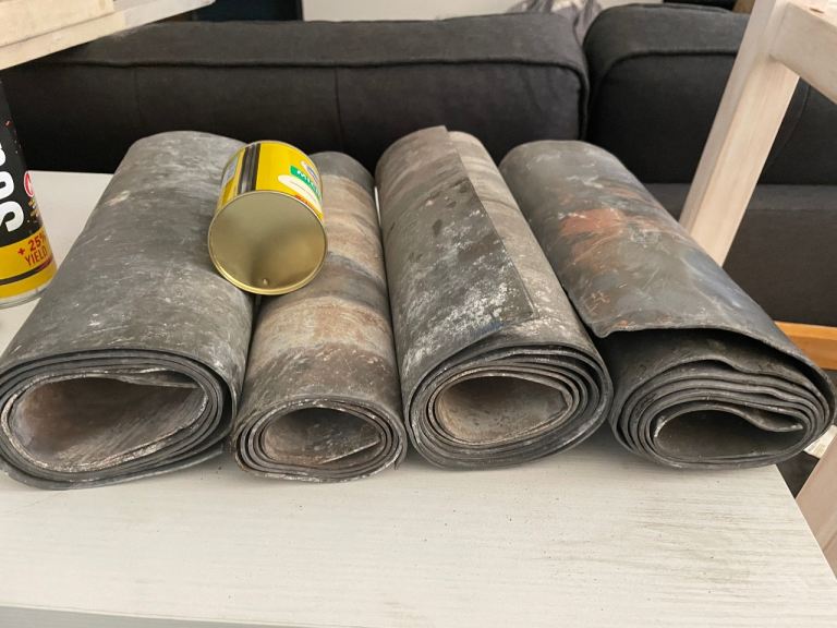 4 rolls of lead 30cm x 100cm