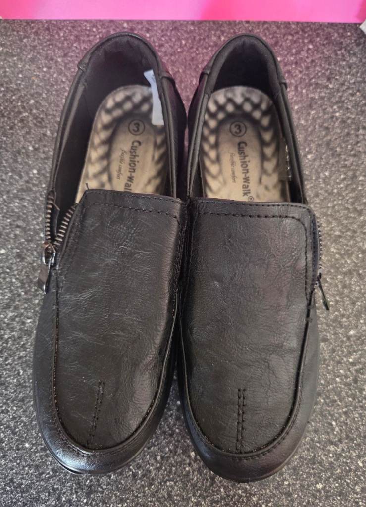 FLAT SHOES