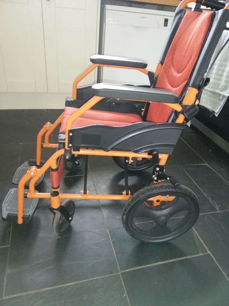 Lightweight wheelchair 