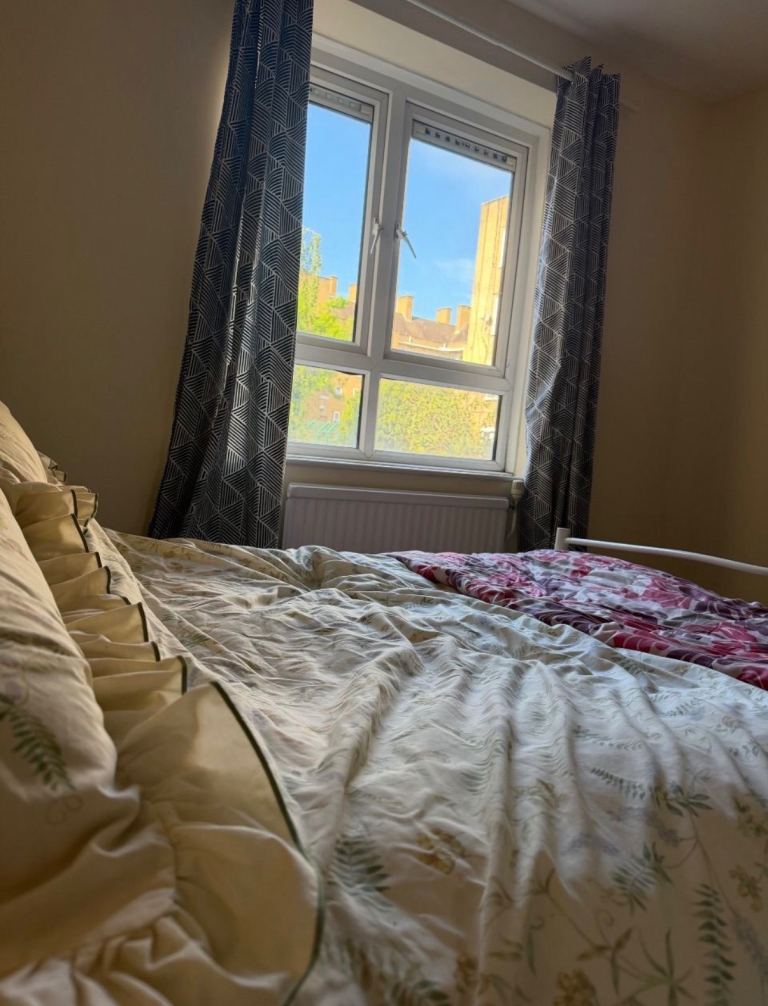 Bight double room to rent in N7