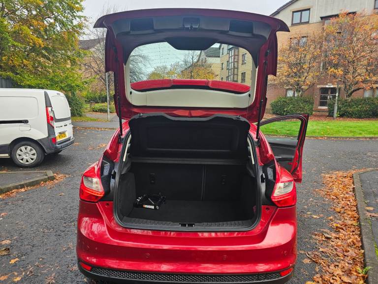 2014 FORD FOCUS TITANIUM NAVIGATOR 1596cc PETROL AUTOMATIC 6 Speed 5 DOOR HATCHBACK