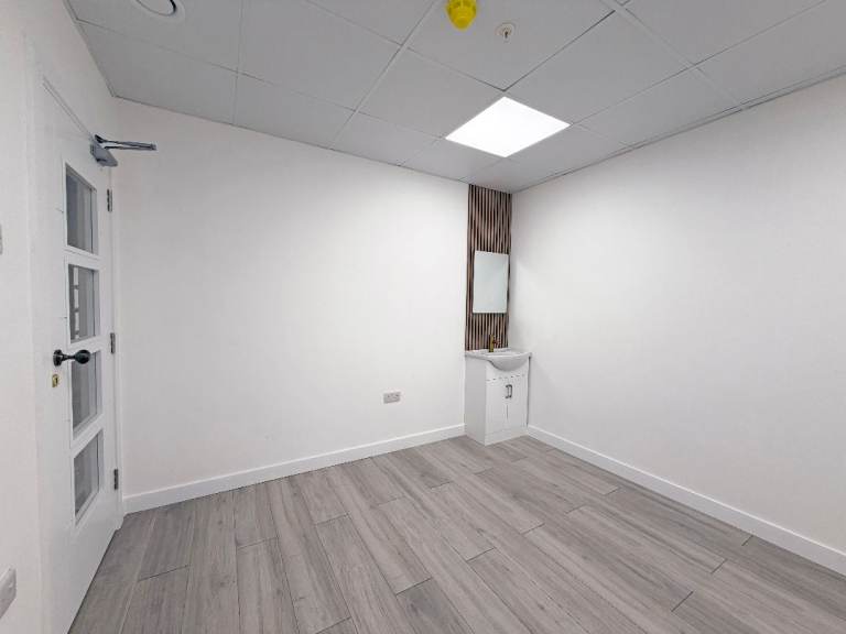 Private Treatment Room To Rent in Wembley HA0- All Inclusive