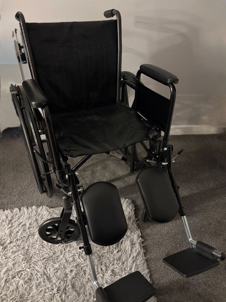 Hecare Bariatric Self-Propelled Wheelchair – Removable Arms & Elevated Leg Rests