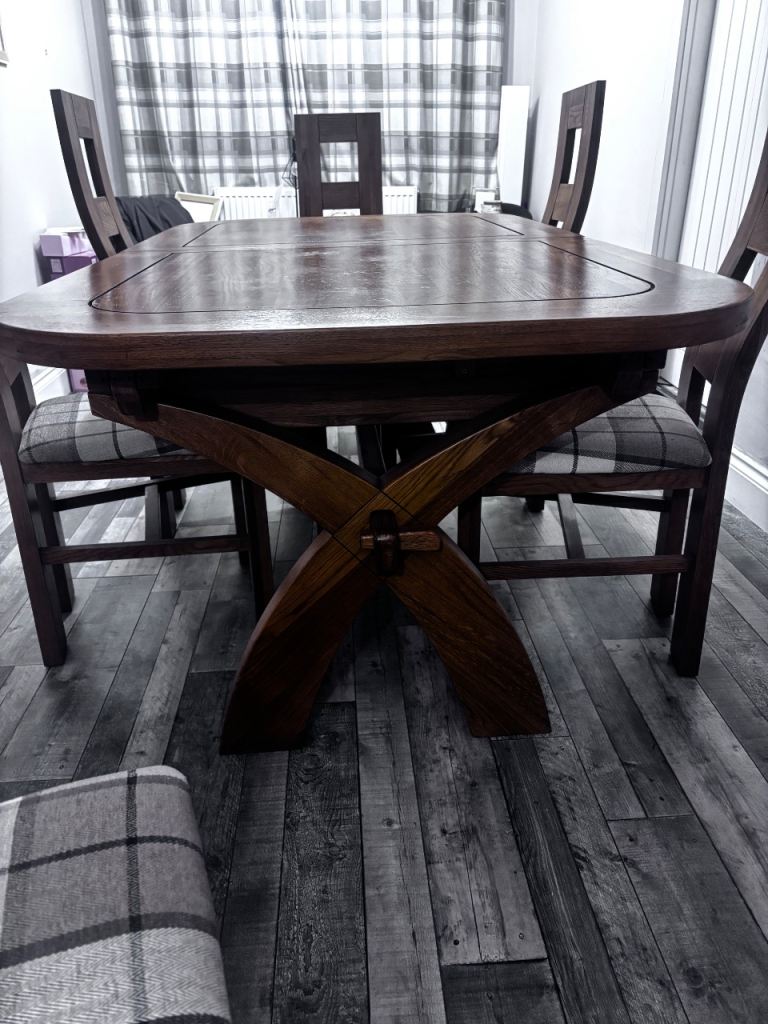 Solid Oak Dining Table and 8 Chairs 
