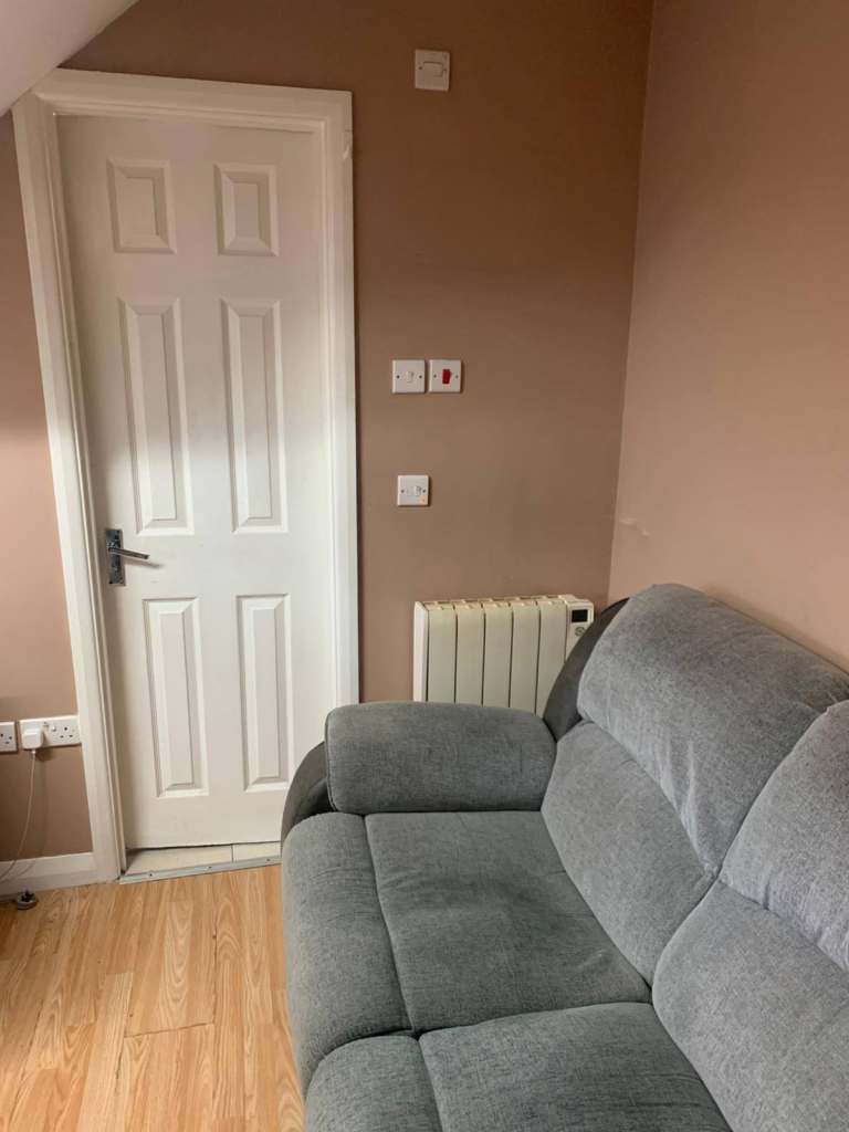 Room to rent with own shower and toilet in Hertford rd N9 7EL