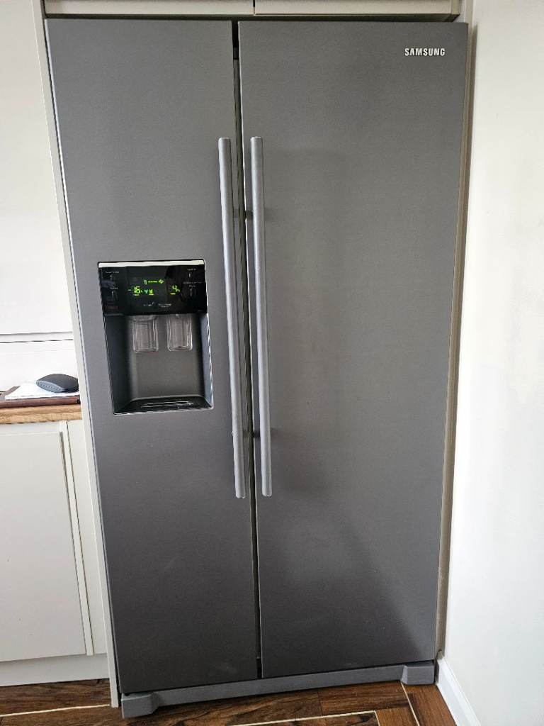 Good Condition Samsung Grey American Style Fridge Freezer