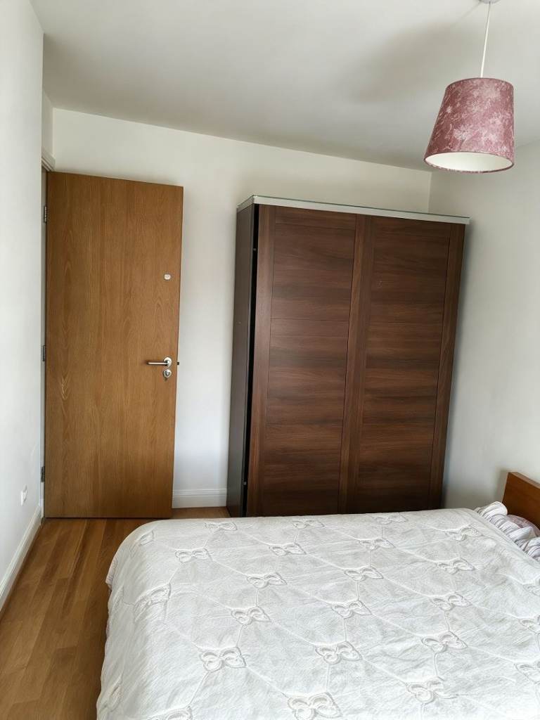 Large Room close to MCR North Hospital