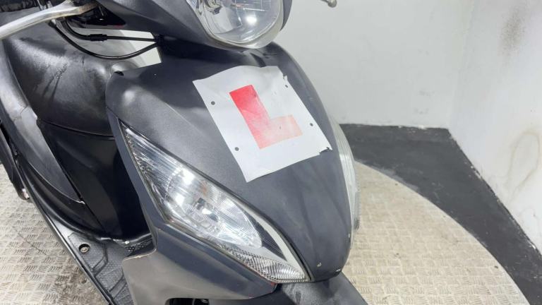 Honda Vision 2012 42K 50CC RUNNING PROJECT BIKE SCOOTER SPARES OR REPAIR