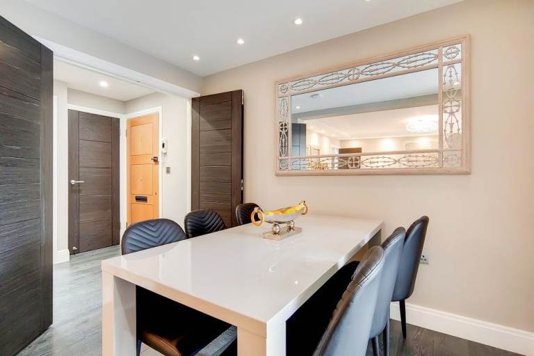 Three bedroom, three bathroom eigth floor apartment in St Johns Wood NW8