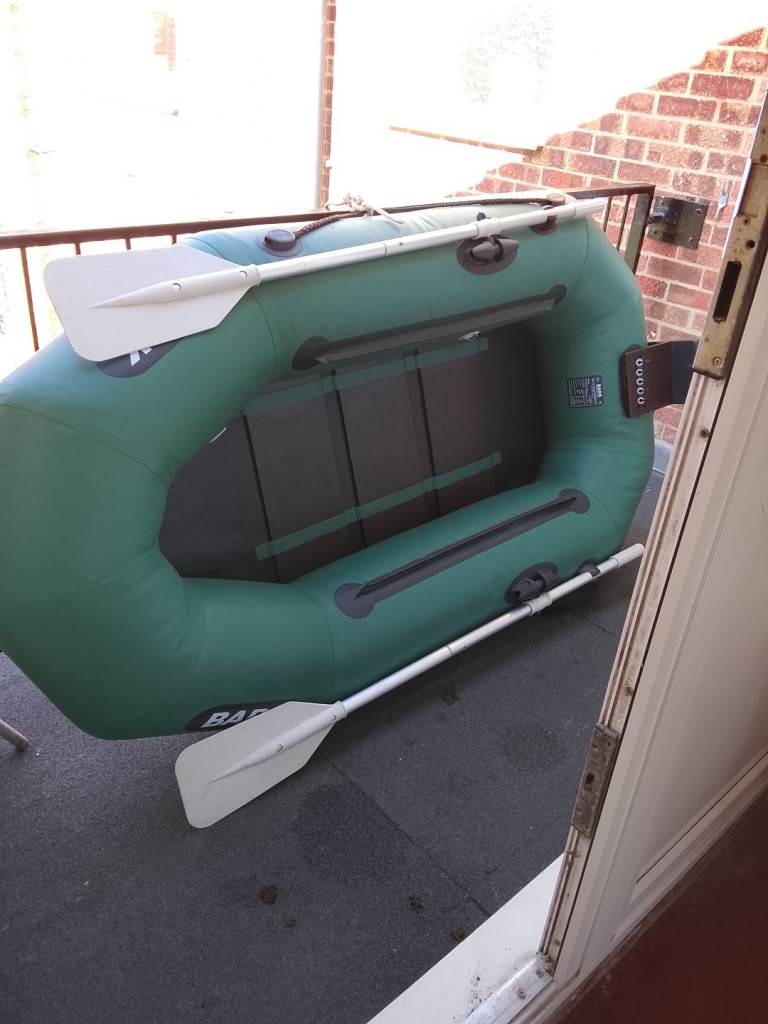 Inflatable rib