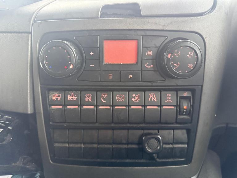 MAN TG-M 18.250, BOX WITH UNDERSLUNG TAILLIFT 