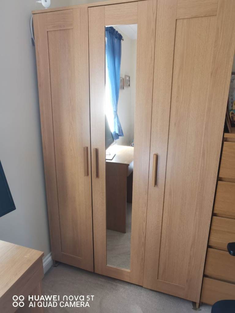 Selling 3door wardrobe in EXCELLENT condition for £110
