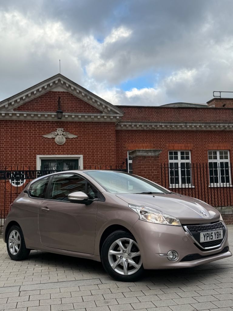 Peugeot, 208, Hatchback, 2015, Semi-Auto, 1199 (cc), 3 doors