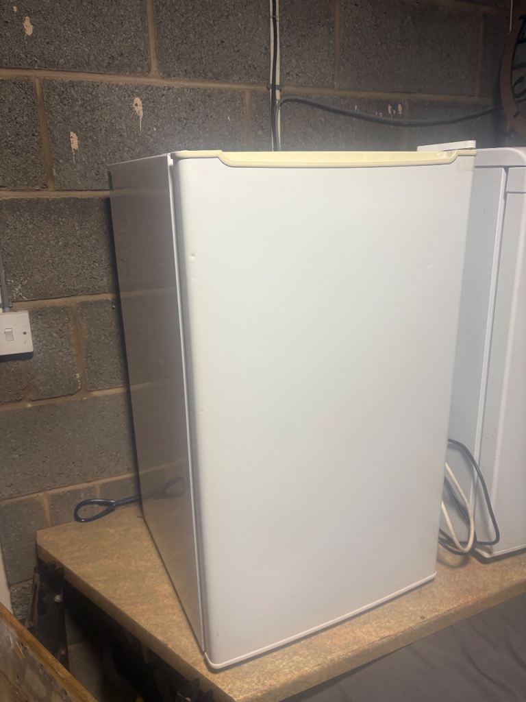 Fridge/small freezer compartment 