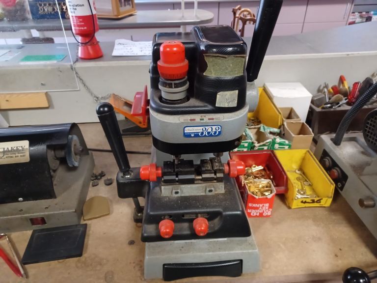 Key cutting machines x4