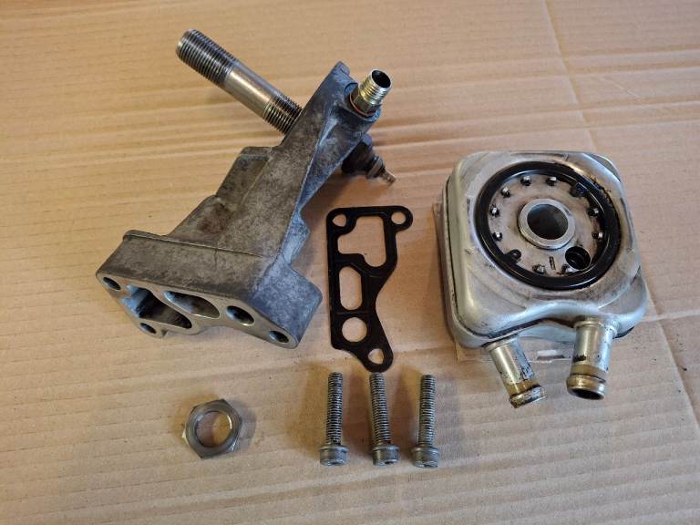 VW Volkswagen T4 Engine Oil Filter Housing, Bolts and Oil Cooler