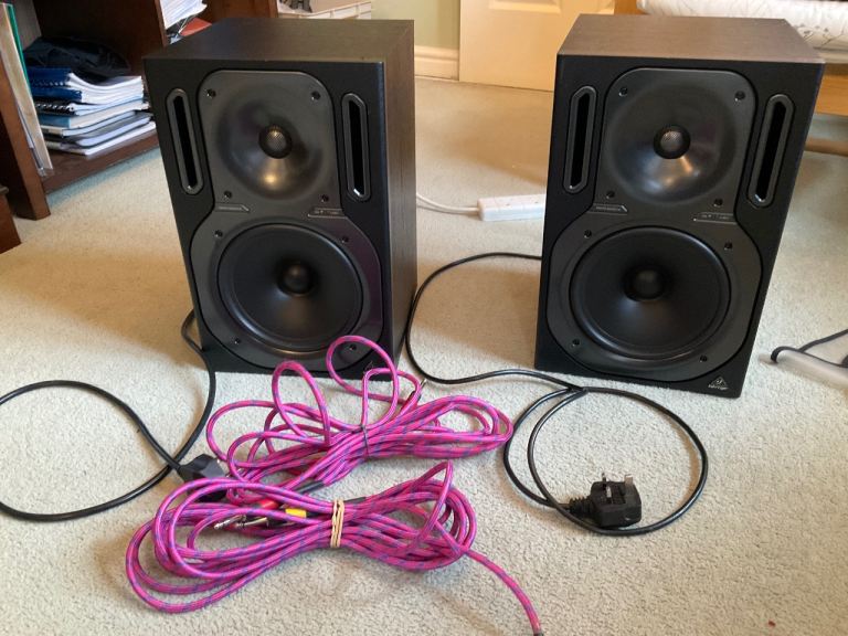 Behringer Truth B2031A 2 way active studio monitors