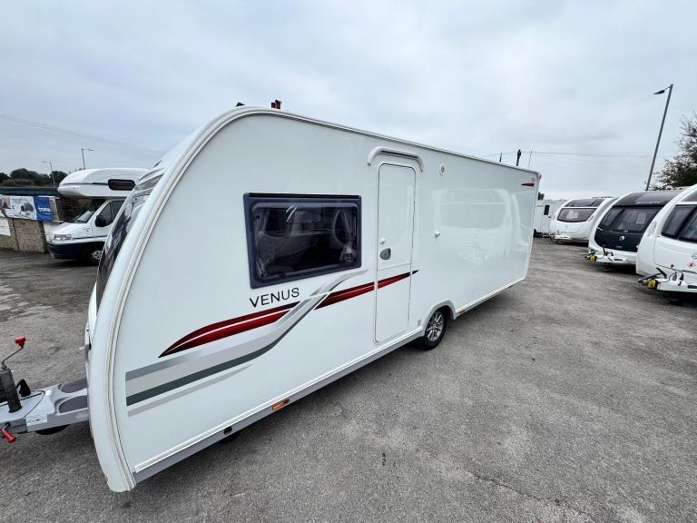 LUNAR VENUS 570/4 2017 MODEL 4 BERTH FIXED ISLAND BED TOURING CARAVAN