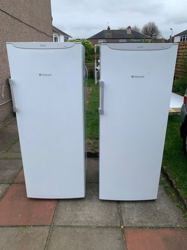 HOTPOINT FRIDGE AND FREEZER. VGC WORKING ORDER 3/4 HEIGHT