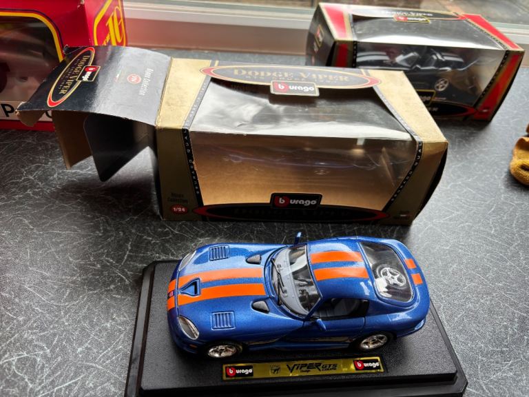 Burago Dodge Viper GTS Diecast Model Car - Blue with Orange Stripes