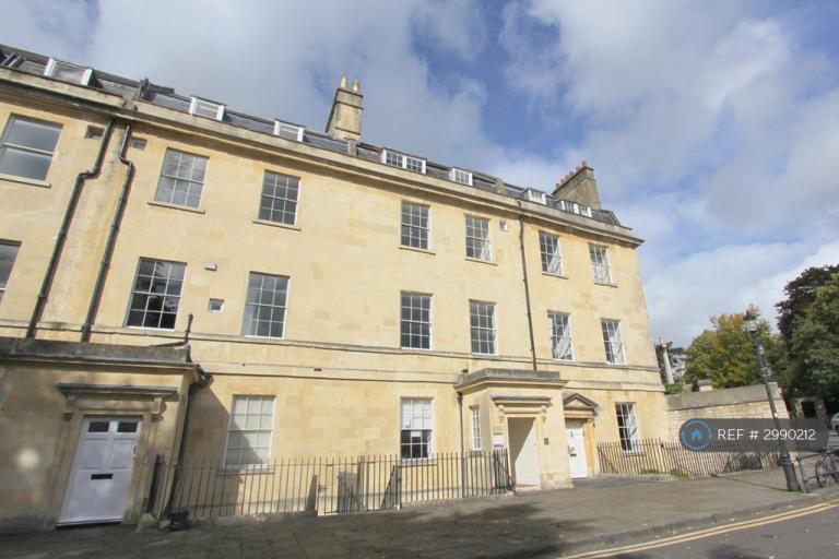 2 bedroom flat in Queens Parade, Bath, BA1 (2 bed) (#2990212)