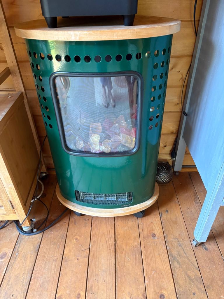 Green Freestanding Heater with Flame Effect – Good Condition