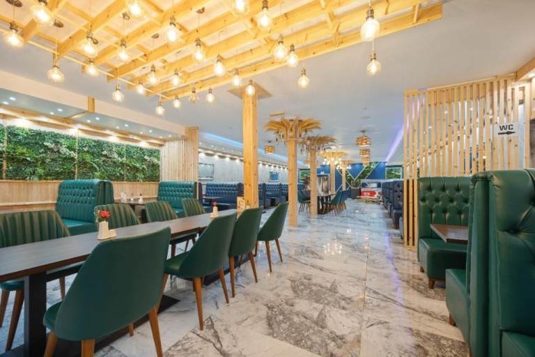 Meticulously Refurbished Family Restaurant Available TO LET,  £730.00 PER WEEK