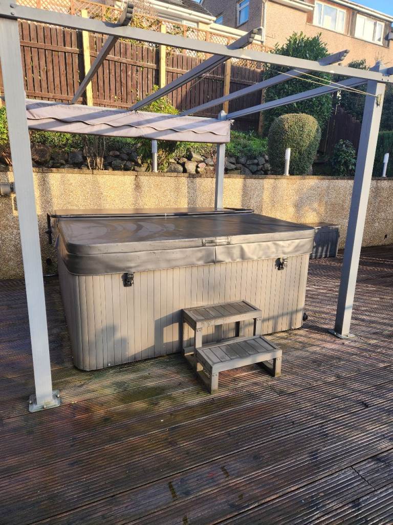 Blue Whale Spa 6 seater Santa Monica Hot Tub - Lenzie
