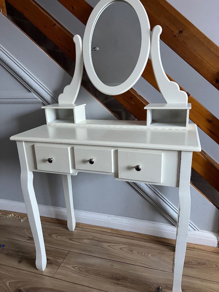 Dressing table 