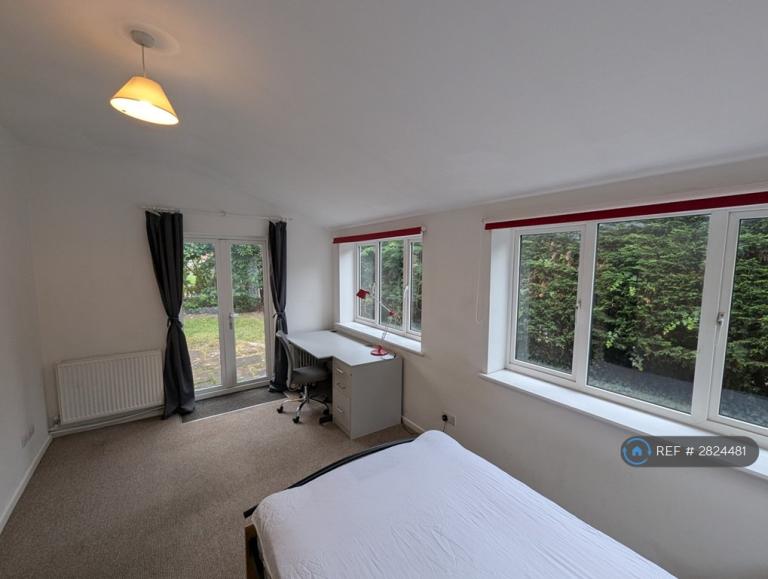 1 bedroom in Herald Close, Nottingham, NG9 (#2824481)