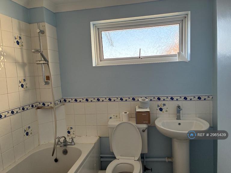 3 bedroom house in Wiltshire Close, Chatham, ME5 (3 bed) (#2985439)