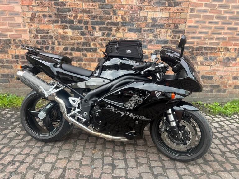 Triumph Daytona 955i 2005, Black, clean, delivery
