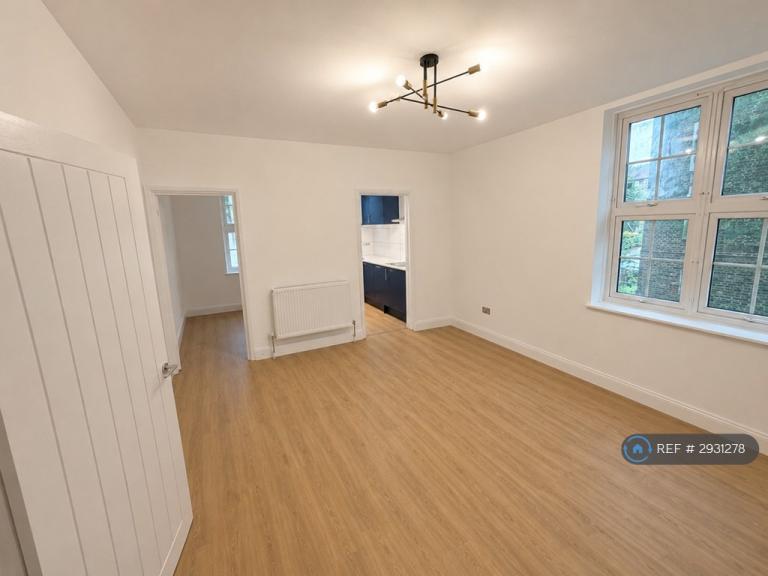 2 bedroom flat in Tabard House, London, SE1 (2 bed) (#2931278)
