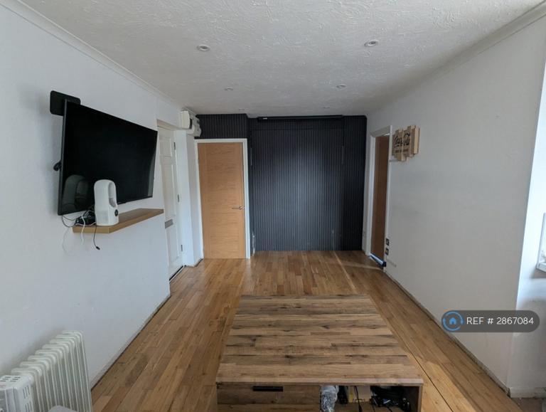 Studio flat in Gazelle Court, Colchester, CO4 (#2867084)