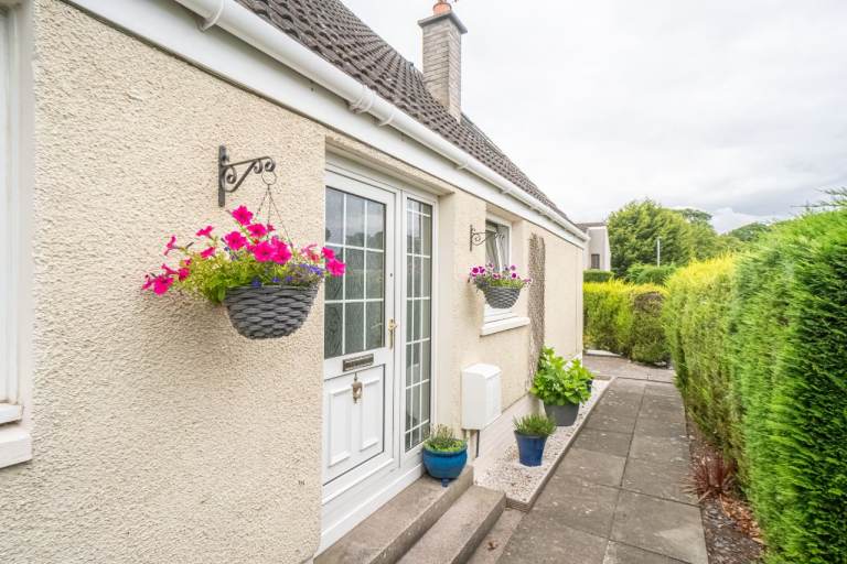 3 Bedroom Detached House, Mortonhall, Edinburgh 