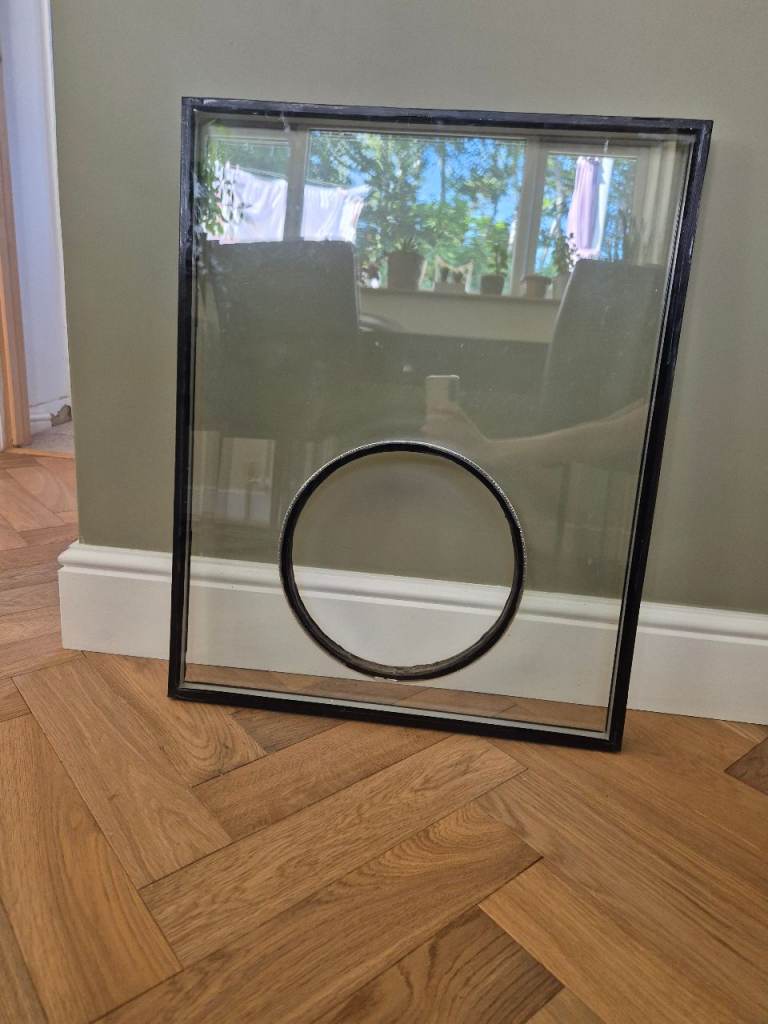 Double glazed glass pane with hole for catflap