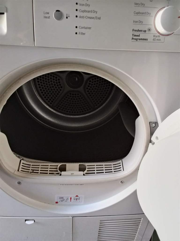 For sale: Bosch 6kg condenser dryer, 100% functional.