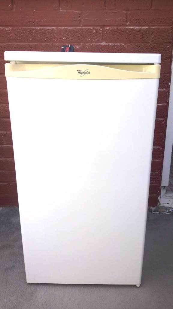 White Freestanding Undercounter Fridge Whirlpool ARC 0150