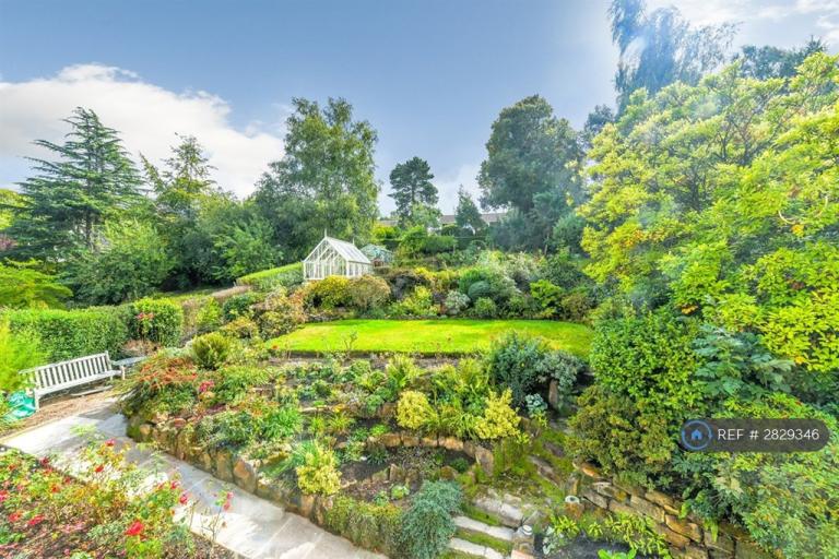 5 bedroom house in Lucknow Drive, Nottingham, NG3 (5 bed) (#2829346)